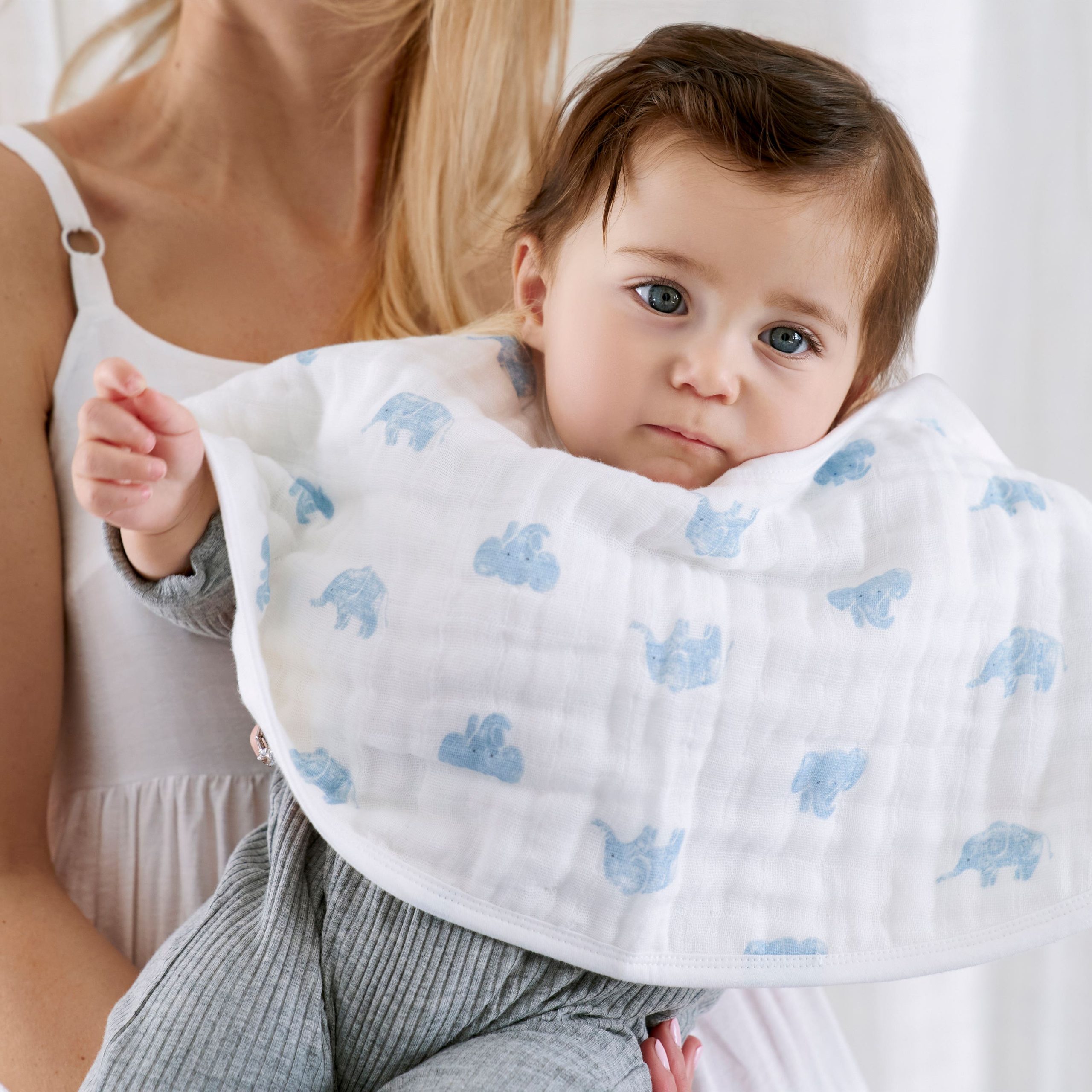 organic cotton muslin burpy bibs 2 pack - Image 4