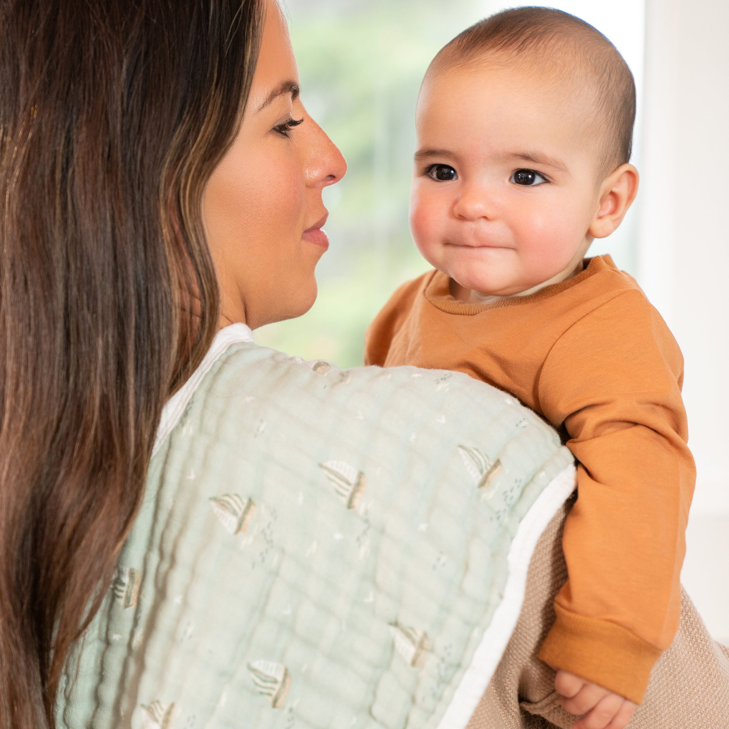 organic cotton muslin burpy bibs 2 pack - Image 3