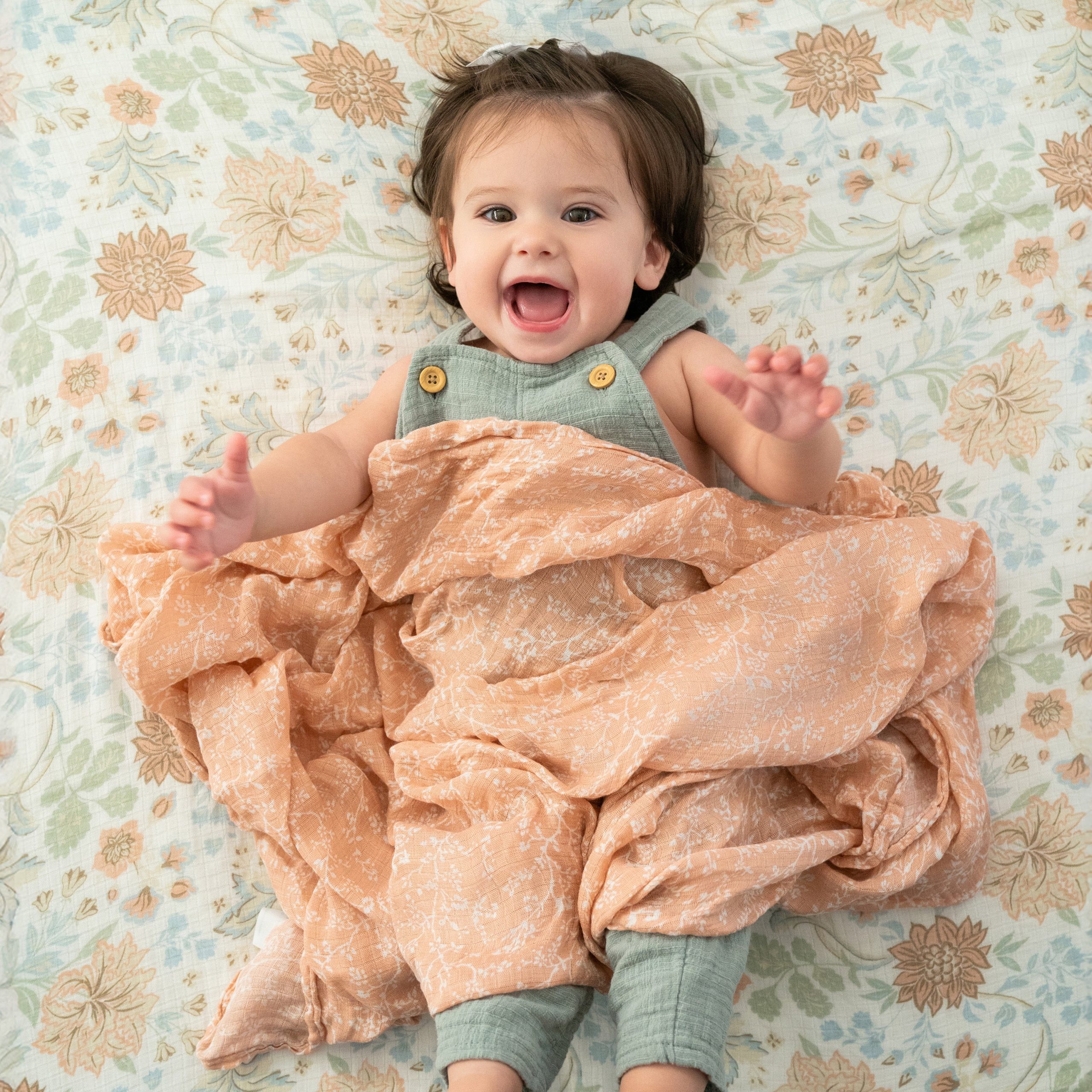 essentials silky soft swaddle blanket 2 pack - Image 2