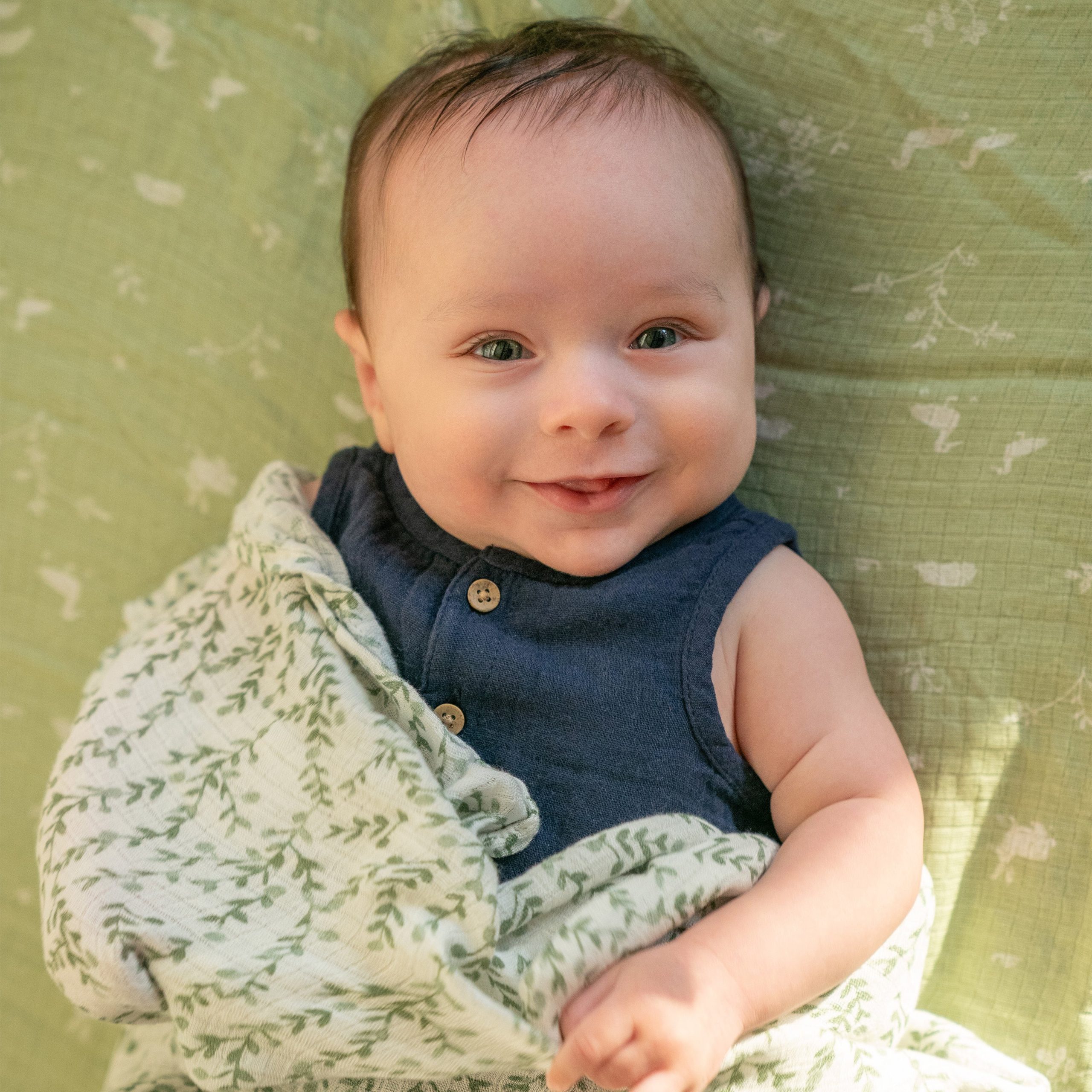 essentials silky soft swaddle blanket 2 pack - Image 2