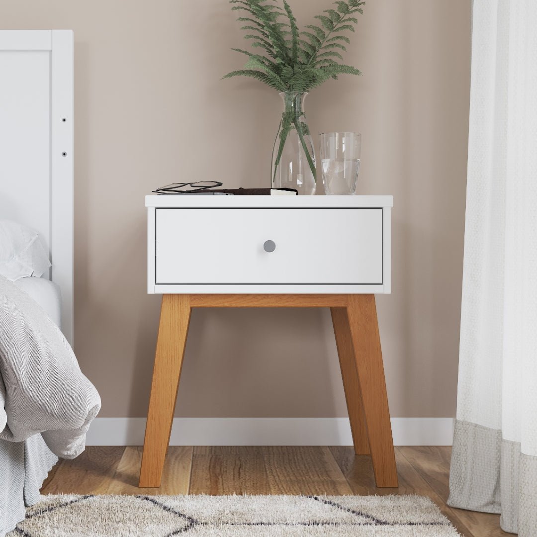 Soho Nightstand. White/Natural