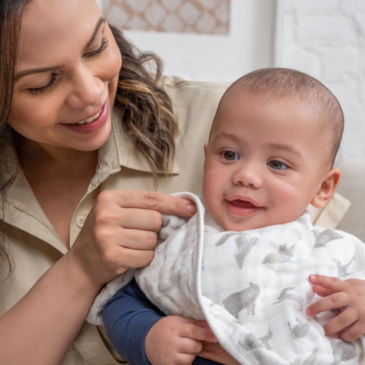 organic cotton muslin burpy bibs 2 pack - Image 4