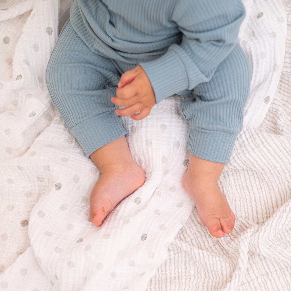 essentials cotton muslin swaddle blanket 2 pack - Image 2